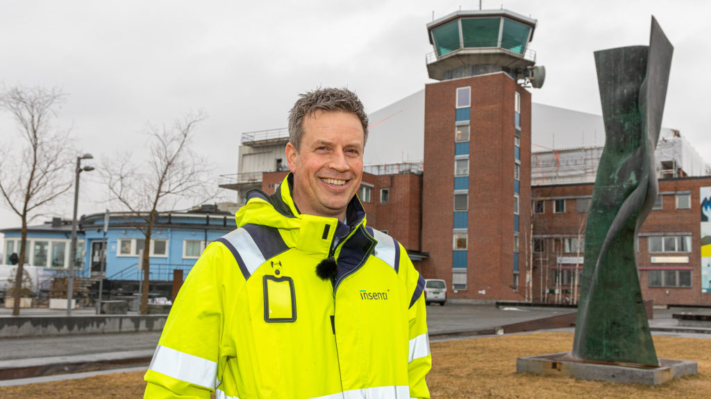 Rune Andersen, prosjektleder i Insenti foran Flytårnet på Fornebu